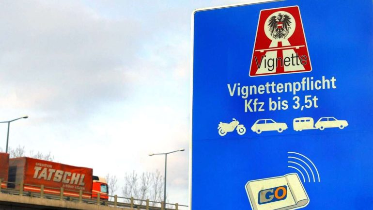 знак платной дороги в австрии